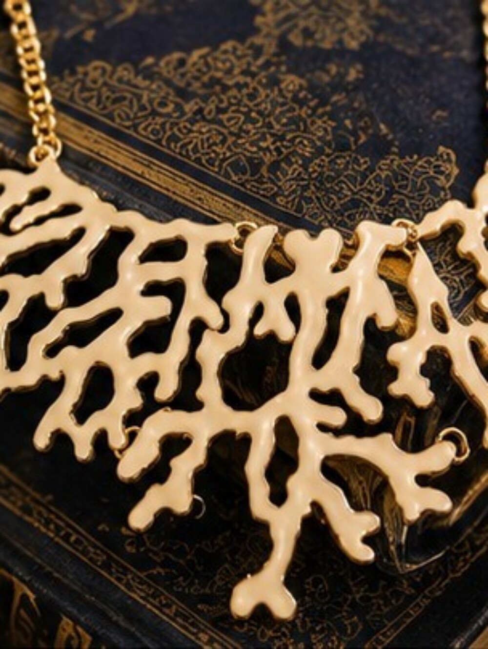 Fabulous NOS Cream Coral Branch Statement Necklace Earrings Set Gold Tone - Picture 2 of 9